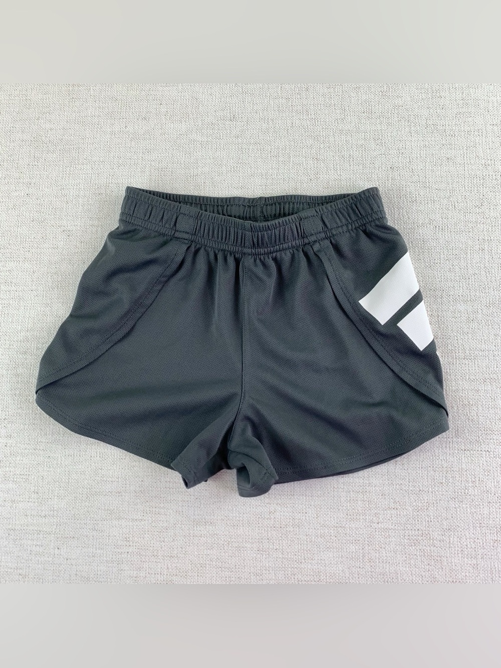 Adidas Girl's athletic shorts size 6 with logo‎ in gray